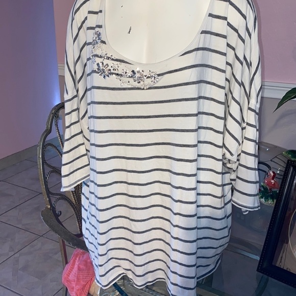 L womens Lane Bryant 1/2 sleeve stretch plus size top 26/28 - Picture 1 of 5
